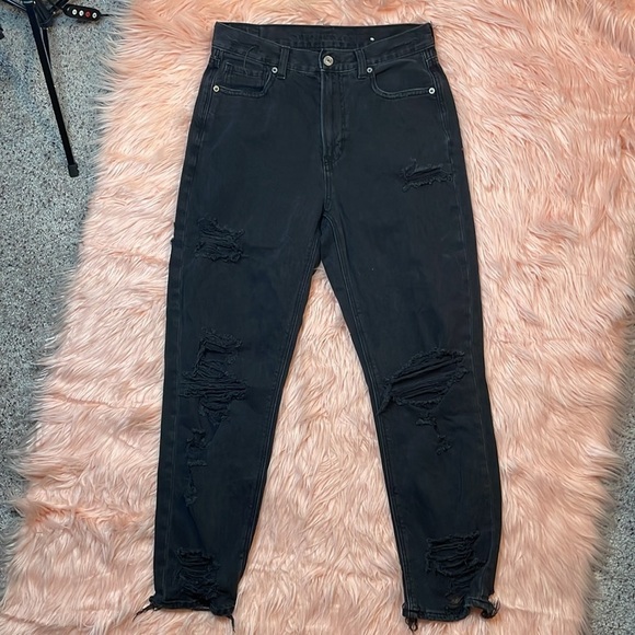 American Eagle Black Distressed Mom Jean Size‎ 6 - Picture 2 of 8